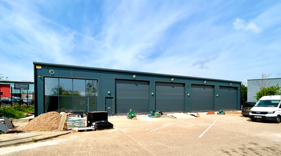 Borough Rd, Brackley for lease - Primary Photo - Image 1 of 6