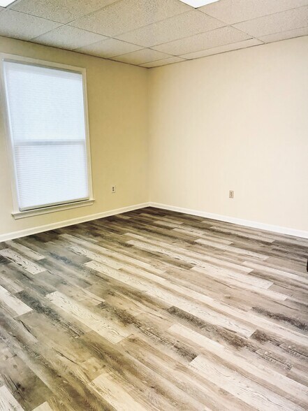9244A Mosby St, Manassas, VA for lease - Building Photo - Image 3 of 13