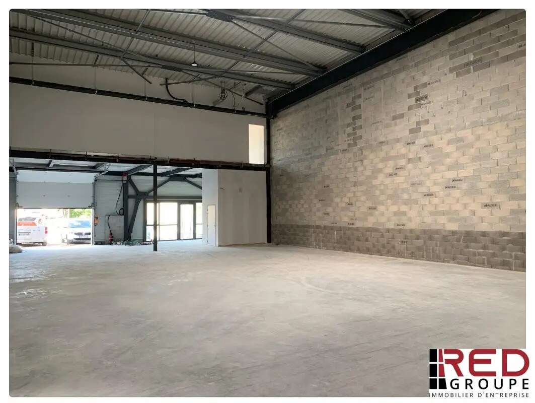 Industrial in Manosque for lease Building Photo- Image 1 of 8