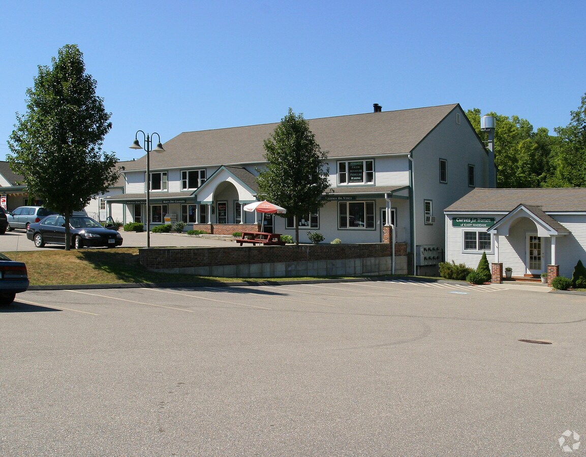 25b Falls Rd, Moodus, CT 06469