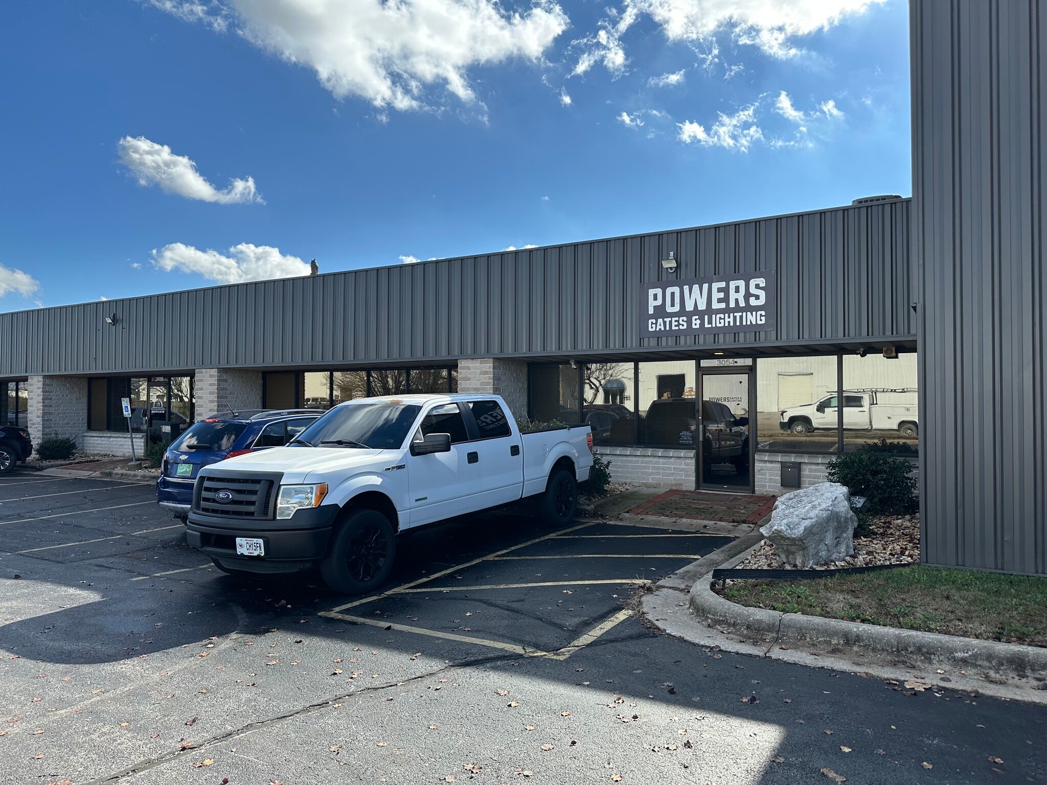 3040-3058 E Elm St, Springfield, MO for lease Interior Photo- Image 1 of 6