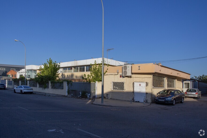 Industrial in Fuenlabrada, MAD for sale - Primary Photo - Image 1 of 8