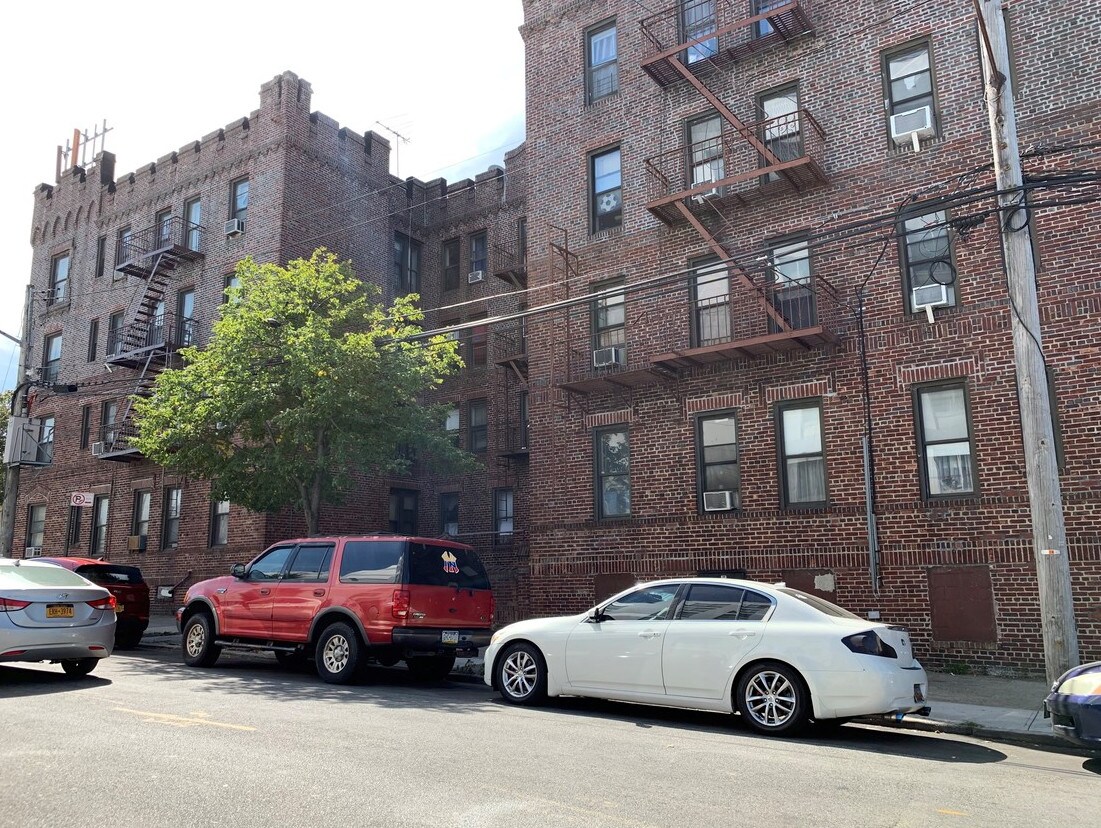 11117 Northern Blvd, Corona, NY 11368