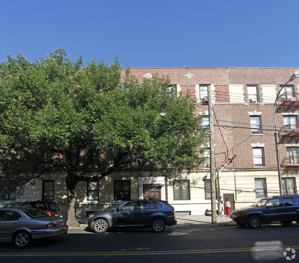 28-14 Crescent St, Astoria, NY 11102 | LoopNet