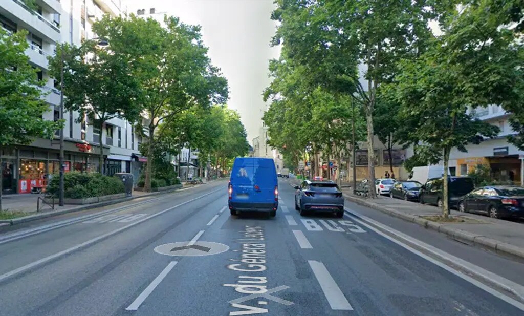 Retail in Paris for lease Building Photo- Image 1 of 5