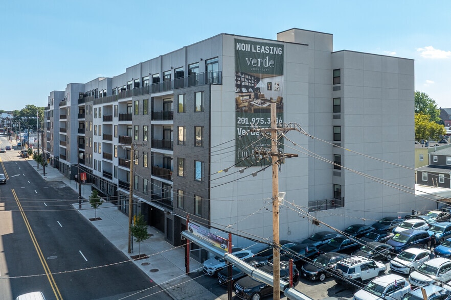 873 COMMUNIPAW Ave, Jersey City, NJ for lease - Building Photo - Image 2 of 37