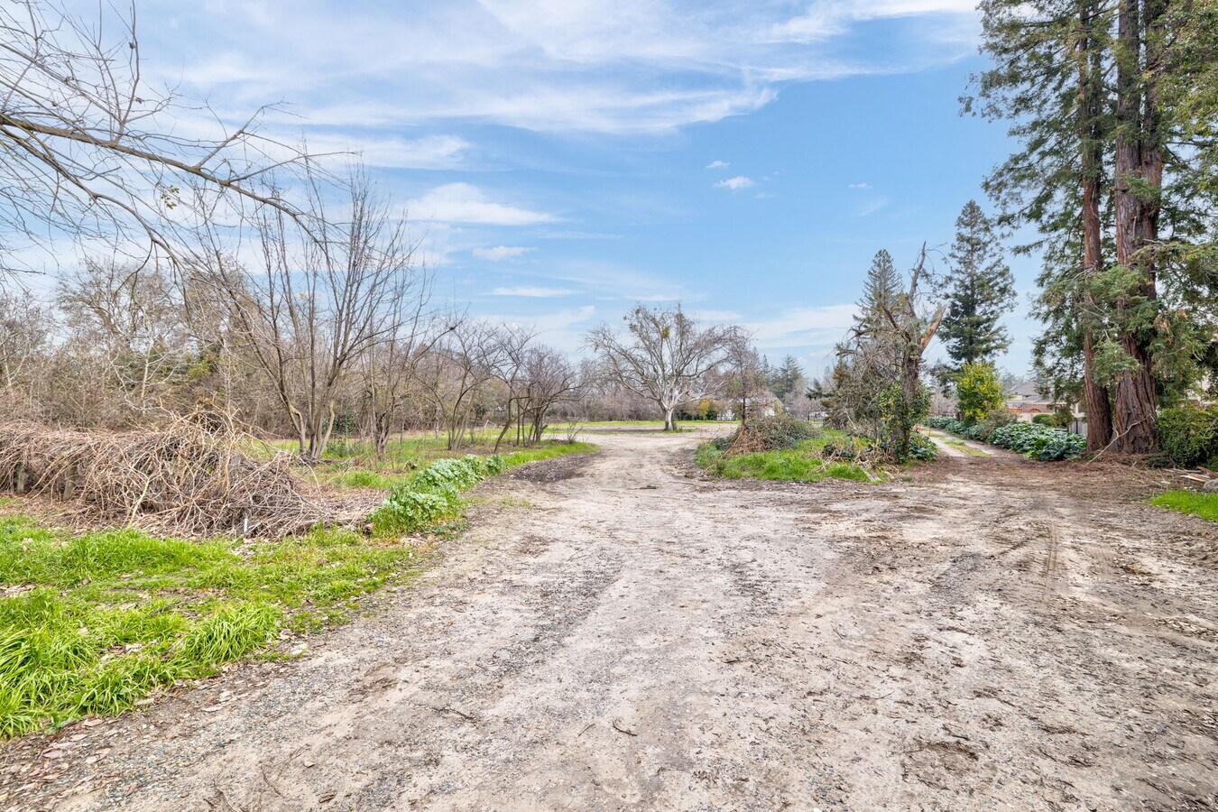 7150 Pocket Rd, Sacramento, CA 95831