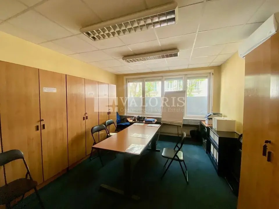 Lyon, RHO 69006 - - - Interior Photo - Image 1 of 6