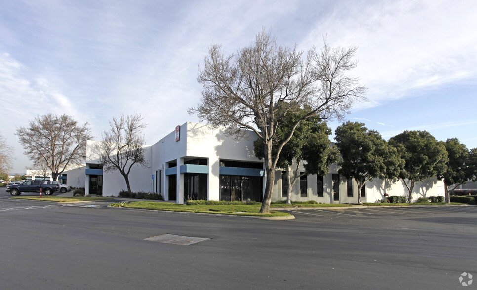 21054-21070 Alexander Ct, Hayward, CA for lease - Building Photo - Image 1 of 2