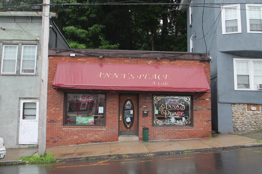 352 Coram Ave, Shelton, CT for sale - Primary Photo - Image 1 of 1