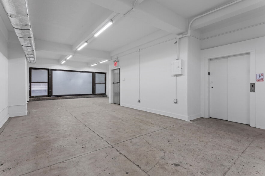 218 W 37th St, New York, NY for lease - Interior Photo - Image 2 of 4