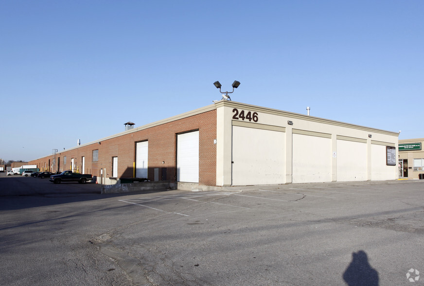 2446 Cawthra Rd, Mississauga, ON for lease - Building Photo - Image 2 of 8