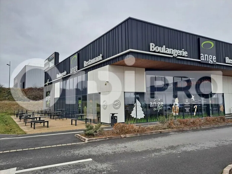 Retail in Cormontreuil for lease - Building Photo - Image 1 of 4