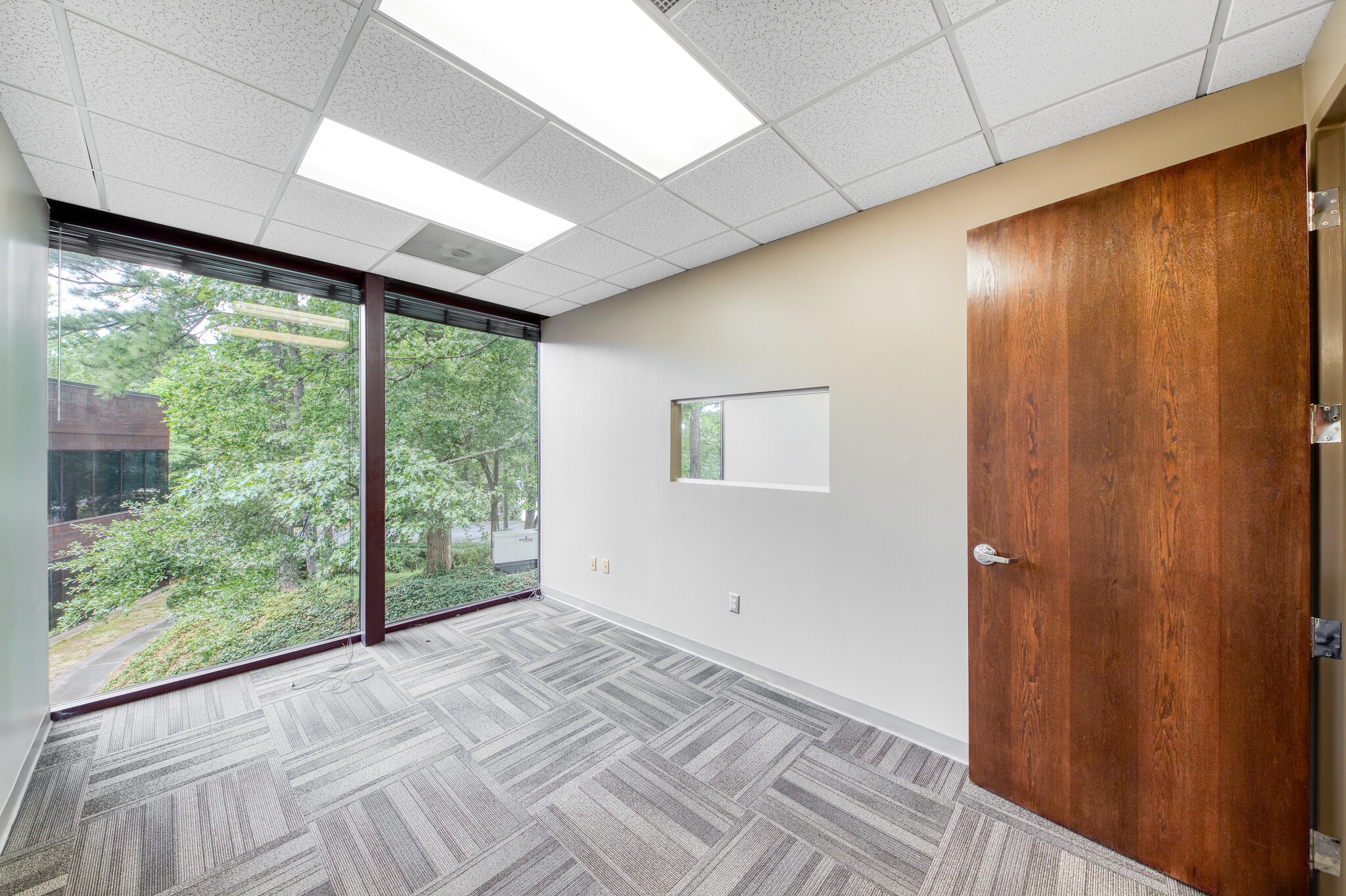 8800 Roswell Rd, Atlanta, GA for lease Interior Photo- Image 1 of 4