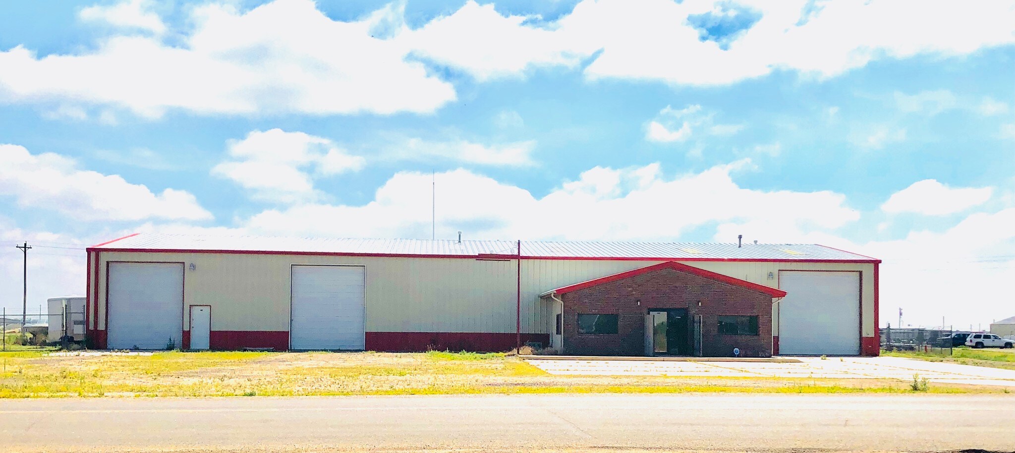 240 N Airlinks Dr, Garden City, KS for sale Building Photo- Image 1 of 1