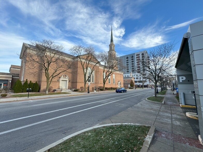 300 W Wayne St, Fort Wayne, IN for lease - Building Photo - Image 3 of 9