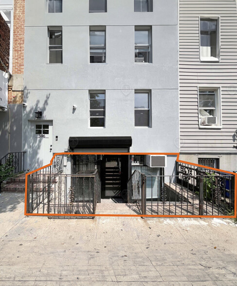 306 Graham Ave, Brooklyn, NY for sale - Building Photo - Image 1 of 1