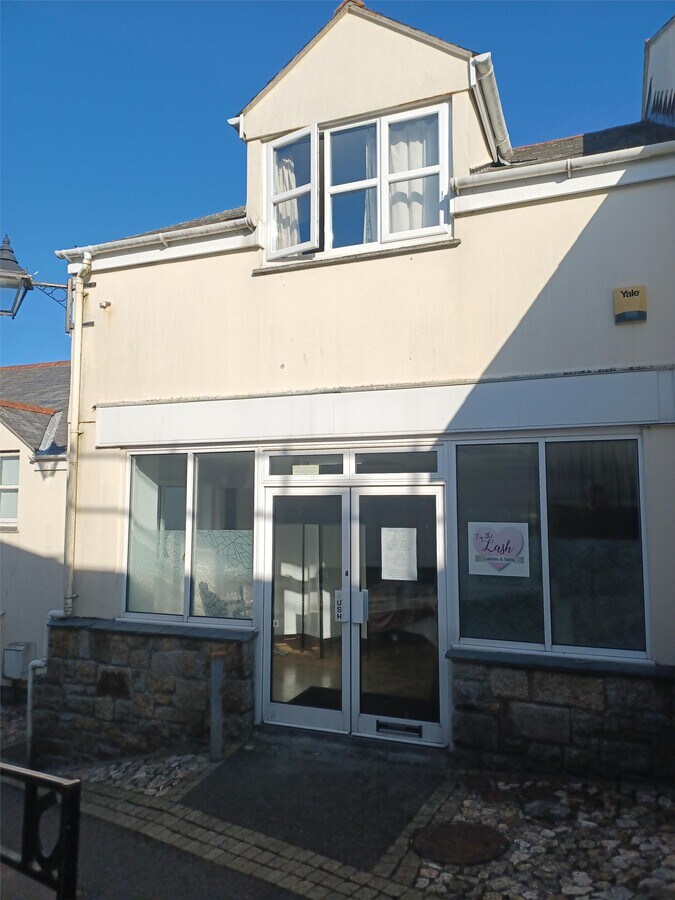 2 Horse and Jockey Ln, Helston, TR13 8AD