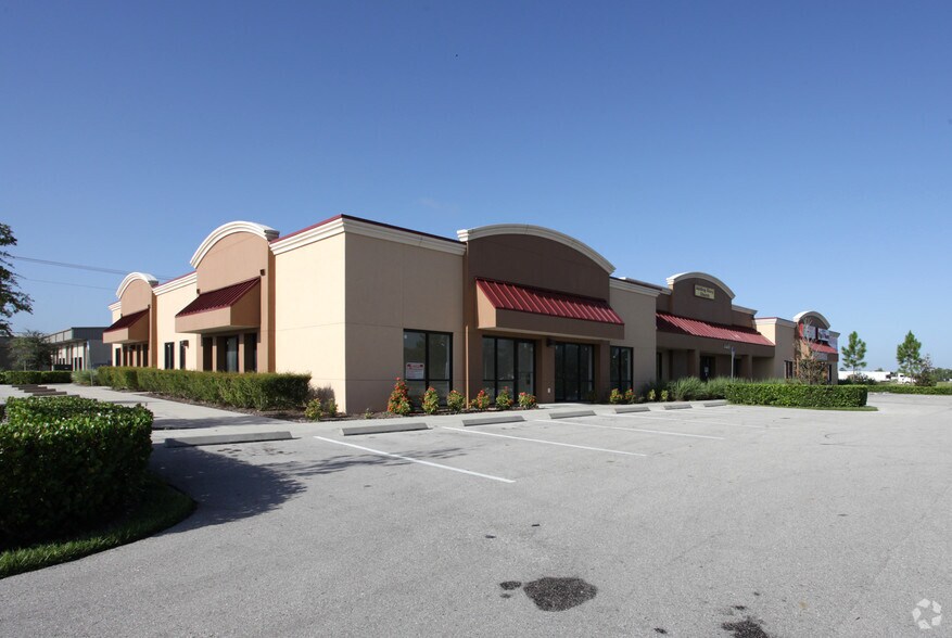 5513-5519 8th St W, Lehigh Acres, FL for sale - Primary Photo - Image 1 of 1