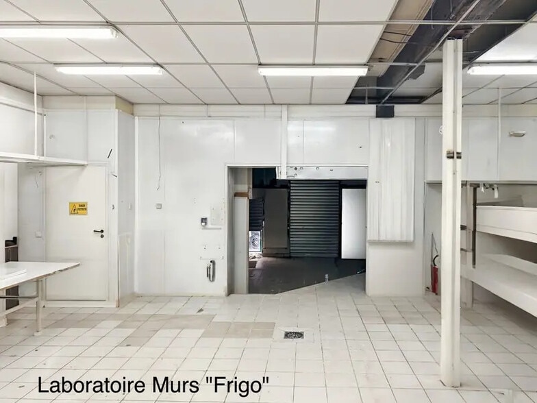 Retail in Lyon for lease - Building Photo - Image 3 of 3